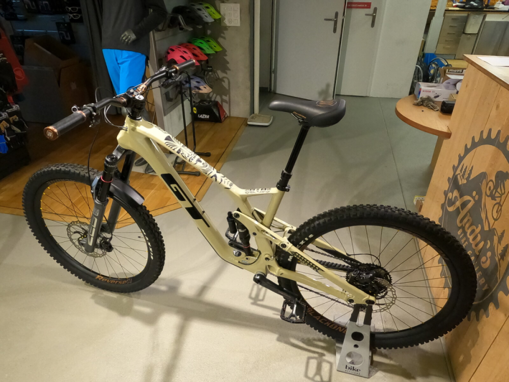 GT Force Carbon Custom