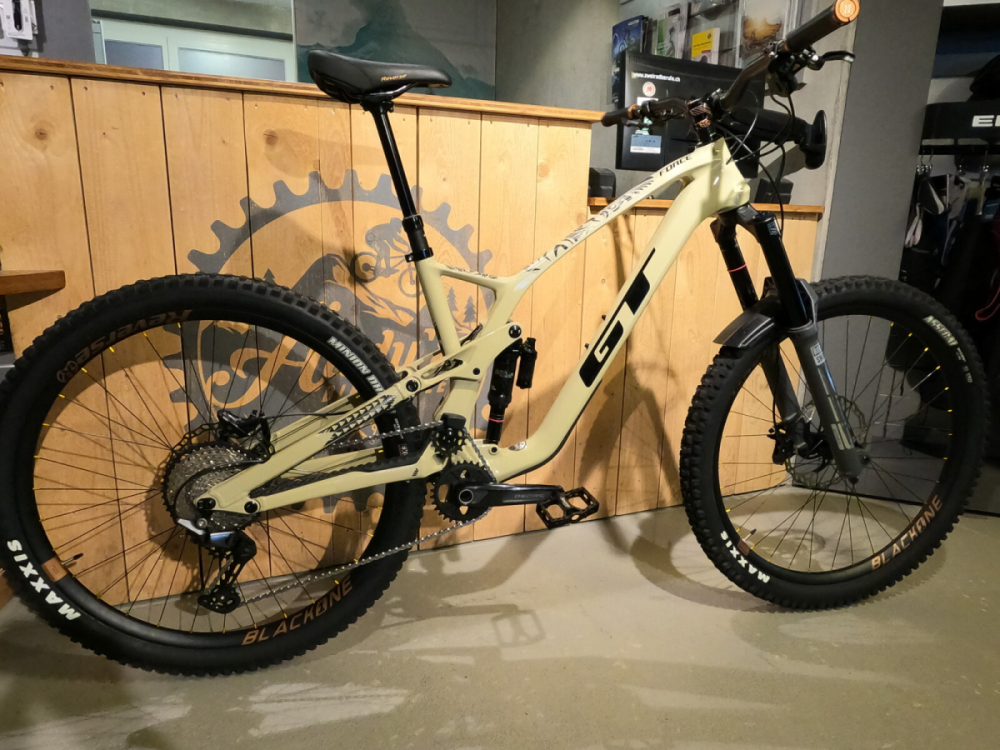 GT Force Carbon Custom